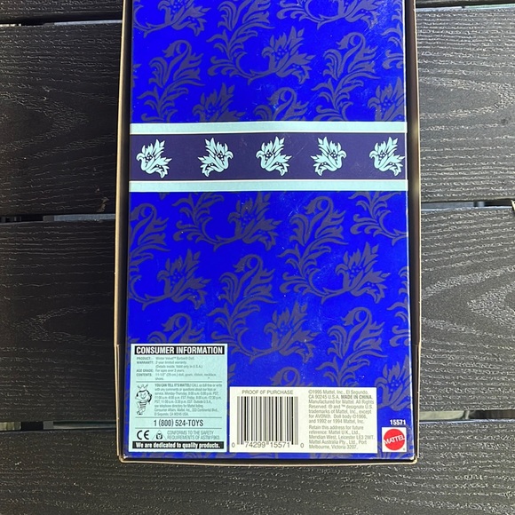 - NRFB Vintage 1995 AVON ~ Winter Velvet Barbie Doll ❄️ - Picture 11 of 16